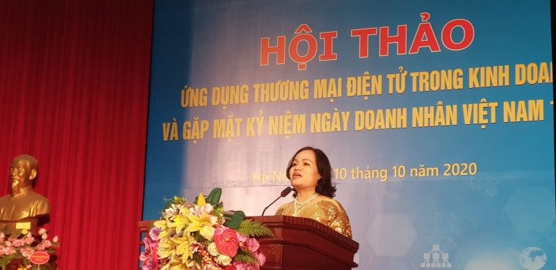 Bà Nguyễn Thị Hảo Ủy viên BTV thành hội, Giám đốc Trung tâm hỗ trợ phát triển phụ nữ Hà Nội, Chủ nhiệm CLB Doanh nhân nữ Hà Nội phát biểu