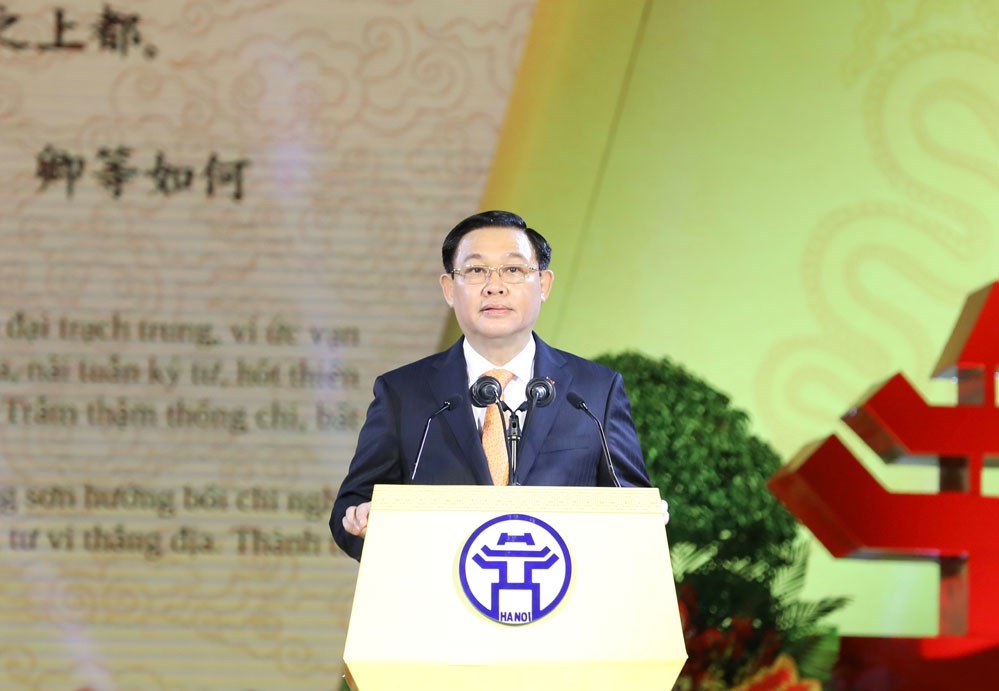 Bí thư Thành uỷ Hà Nội- Vương Đình Huệ đọc diễn văn tại buổi lễ