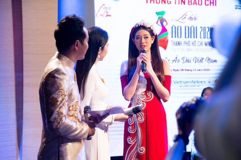 Hoa hậu Khánh Vân có duyên với áo dài
