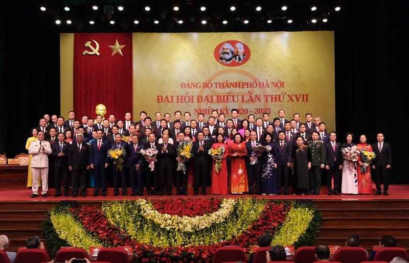 Các đồng chí lãnh đạo Đảng và Nhà nước chúc mừng BCH khóa mới
