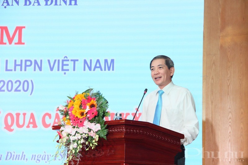đồng chí Hoàng Minh Dũng Tiến - Thành ủy viên, Bí thư Quận ủy Ba Đình phát biểu tại hội nghị.