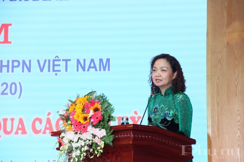 Đồng chí Đinh Thị Phương Liên – Quận ủy viên, Chủ tịch Hội LHPN quận Ba Đình phát biểu tại hội nghị.