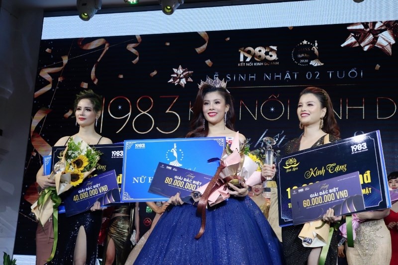 MC Trần Anh Thư (đài PT-TH Hà Nội) xuất sắc được trao vương miện Nữ hoàng.