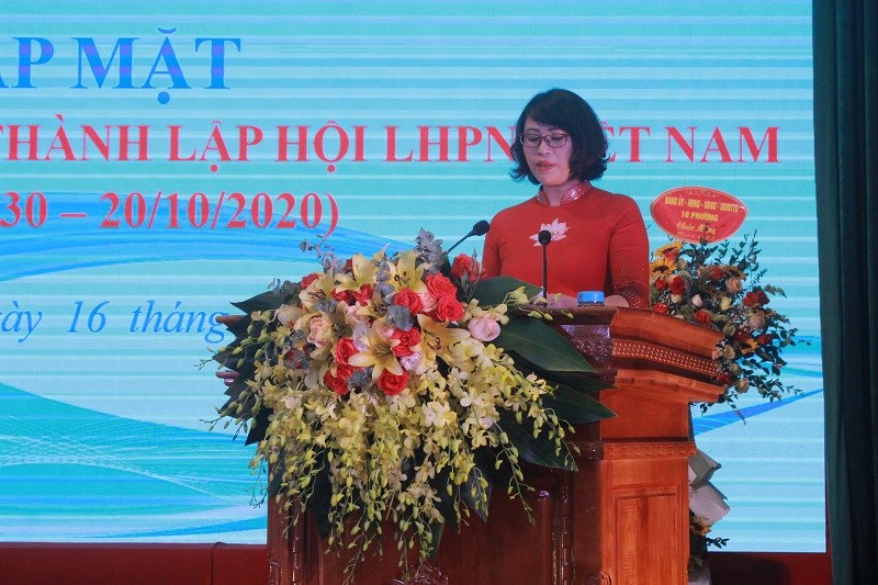 Đồng chí Lê Thị Bích Hà - Chủ tịch Hội LHPN quận Nam Từ Liêm phát biểu tại hội nghị