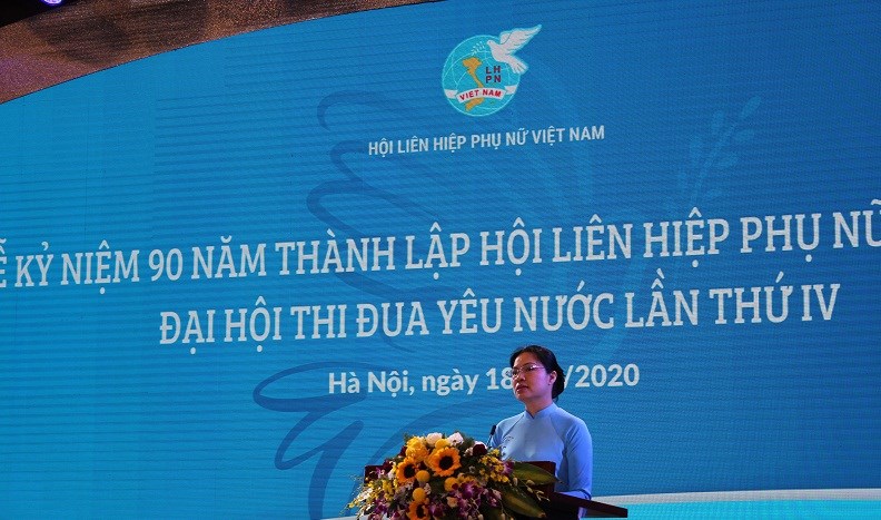Đống chí Hà Thị Nga - Chủ tịch Hội LHPN Việt Nam phát biểu diễn văn khai mạc Lễ kỷ niệm