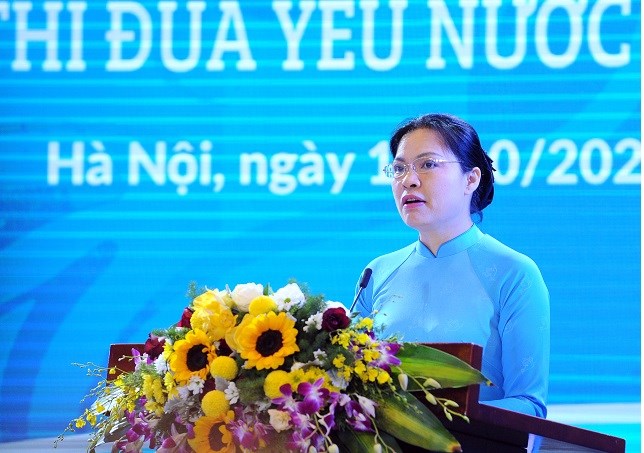 Đồng chí Hà Thị Nga - Chủ tịch Hội LHPN Việt Nam phát biểu diễn văn khai mạc Lễ Kỷ niệm
