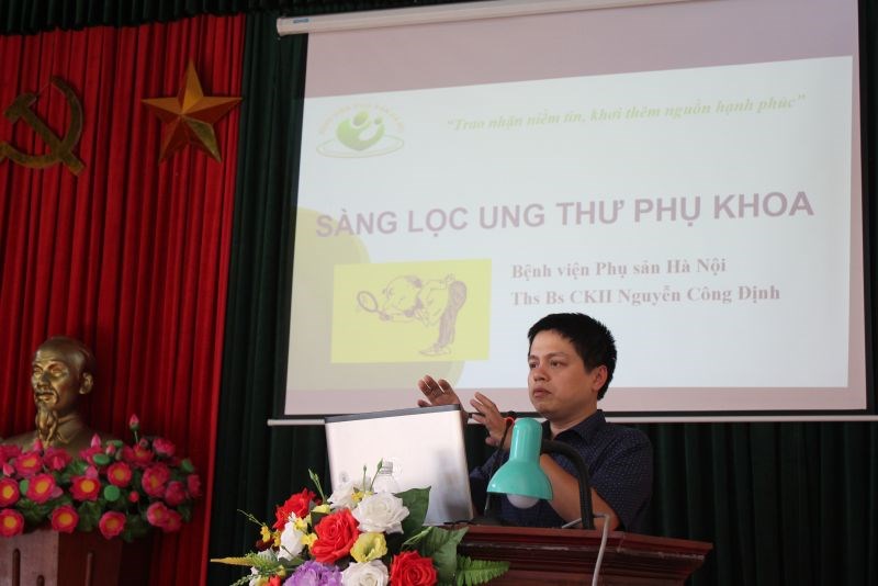 BS CK.II Nguyễn Công Định, PGĐ BV Phụ sản HN cơ sở 2 truyền thông kiến thức về ung thư cổ tử cung cho HVPN 2 xã