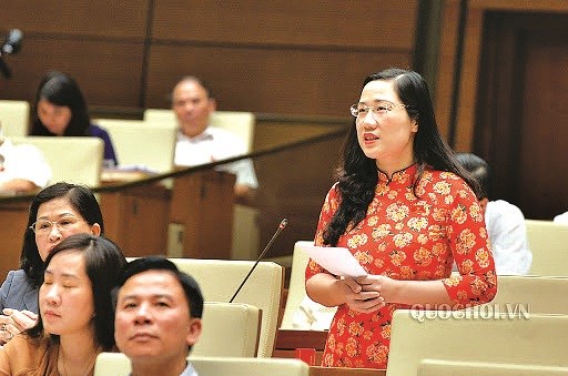 Nữ đại biểu quốc hội phát biểu ý kiến tại Nghị trường Quốc hội (Ảnh: Quochoi.vn)