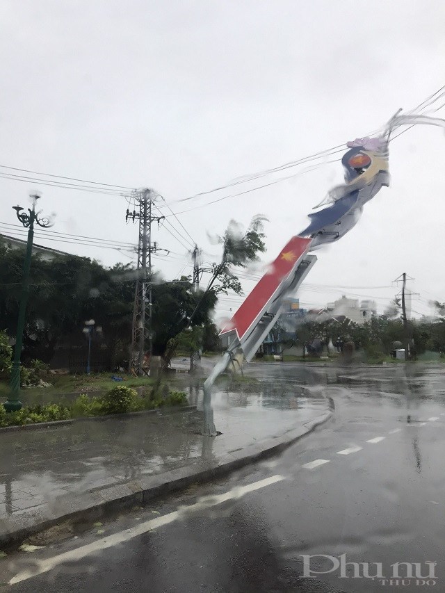 Ngành điện khẩn trương khắc phục hậu quả bão số 9 gây sự cố lưới điện tại các tỉnh miền Trung - ảnh 1