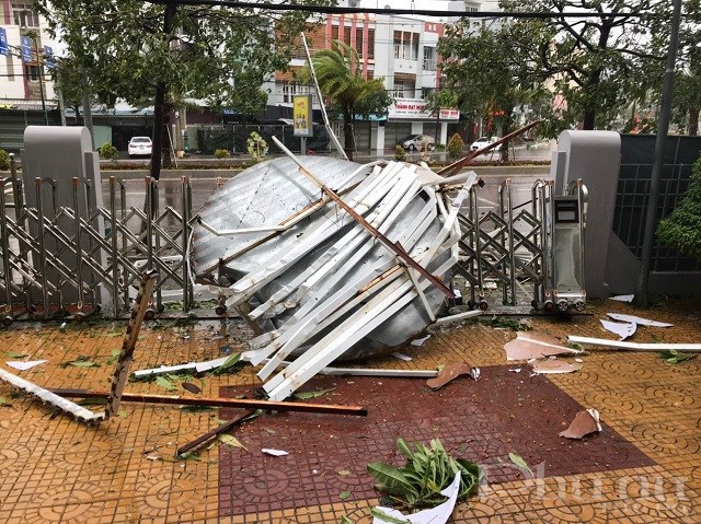 Ngành điện khẩn trương khắc phục hậu quả bão số 9 gây sự cố lưới điện tại các tỉnh miền Trung - ảnh 2
