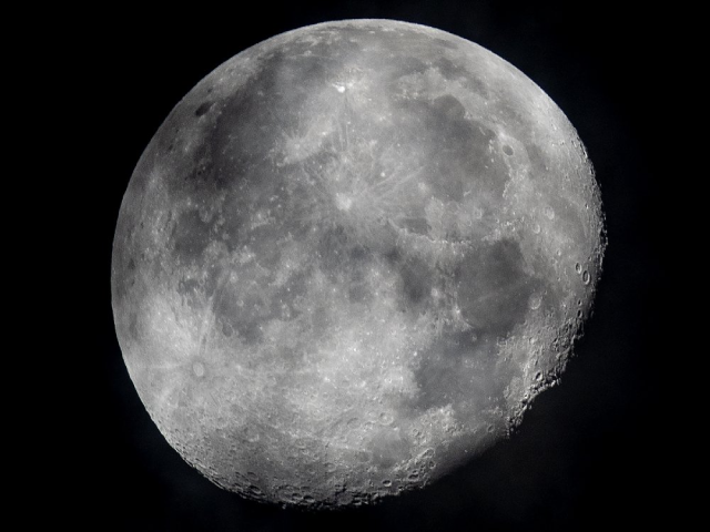 Mặt Trăng chứa nước có thể giúp các phi hành gia định cư lâu dài hơn trên vệ tinh tự nhiên của Trái Đất này.