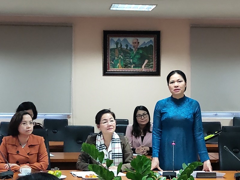 Đồng chí Hà Thị Nga - Chủ tịch Hội LHPN Việt Nam phát biểu tại buổi tiếp nhận chiều ngày 30/10