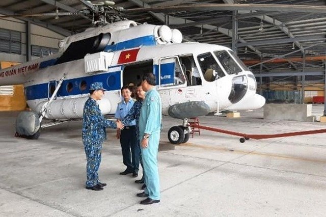Máy bay Mi-171 cất cánh mang theo gần 2 tấn hàng hóa chuyển lên cho bà con xã Phước Lộc đang bị cô lập.