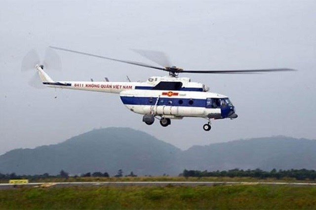 Trực thăng thả 2 tấn hàng cứu trợ cho 3.000 dân bị cô lập ở Quảng Nam - ảnh 3
