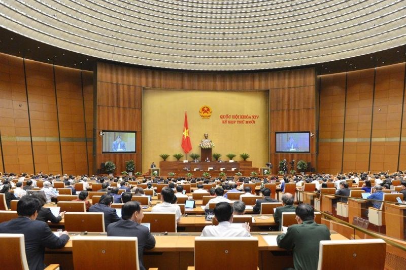 Bộ trưởng Bộ Nông nghiệp và Phát triển nông thôn Nguyễn Xuân Cường báo cáo tại Quốc hội.