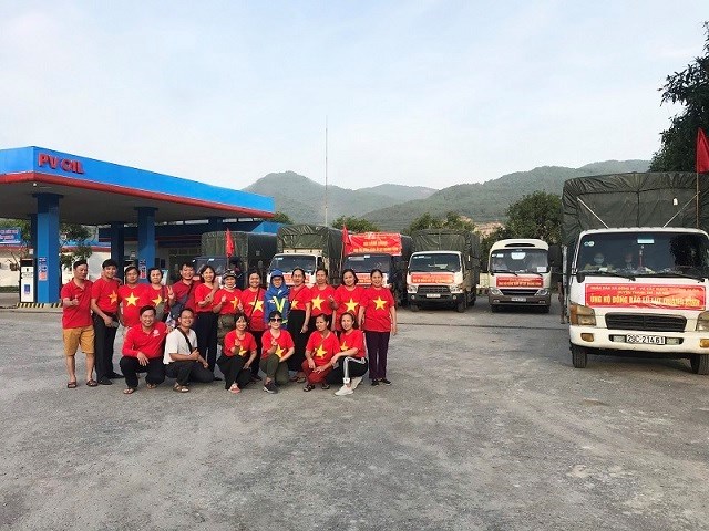 PVOIL hỗ trợ dầu xăng xe cứu trợ đồng bào miền Trung.