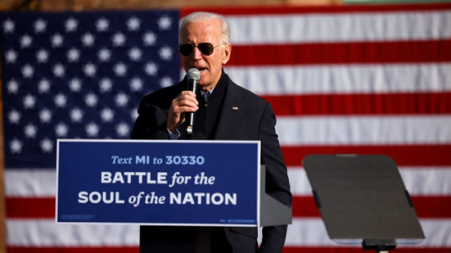 Ứng cử viên tổng thống của đảng Dân chủ, cựu Phó Tổng thống Joe Biden phát biểu tại một sự kiện vận động tranh cử ở Flint, Michigan, Hoa Kỳ, ngày 31 tháng 10 năm 2020.