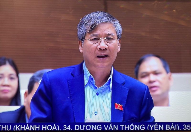 ĐBQH Nguyễn Anh Trí nêu ý kiến tại phiên thảo luận vào chiều 4/11.