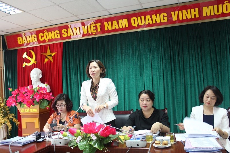 Đồng chí Lê Kim Anh - Chủ tịch Hội LHPN Hà Nội phát biểu tại buổi kiểm tra tại cụm thi đua số 5