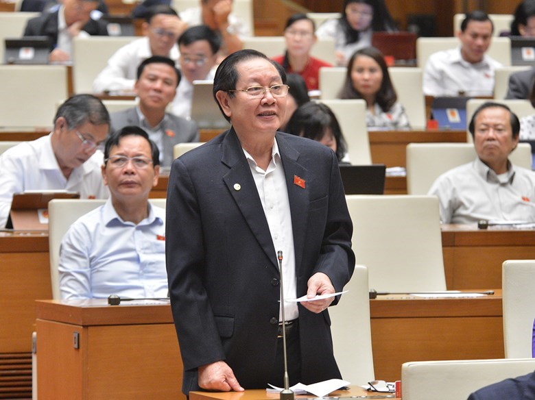 Bộ trưởng Bộ Nội vụ Lê Vĩnh Tân trả lời các đại biểu Quốc hội