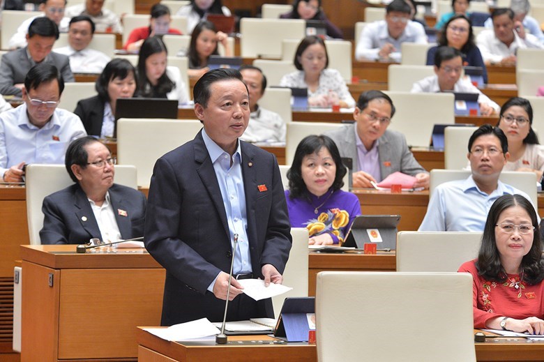 Bộ trưởng Bộ Tài Nguyên và Môi trường Trần Hồng Hà trả lời chất vấn của đại biểu