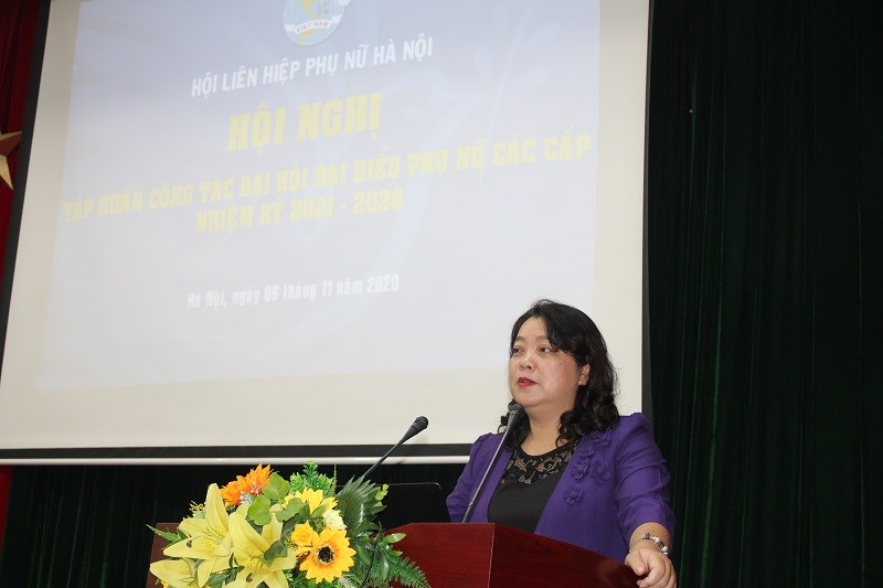 Đồng chí Nguyễn Thị Thu Thủy - Phó Chủ tịch Hội LHPN Hà Nội phát biểu tại buổi tập huấn