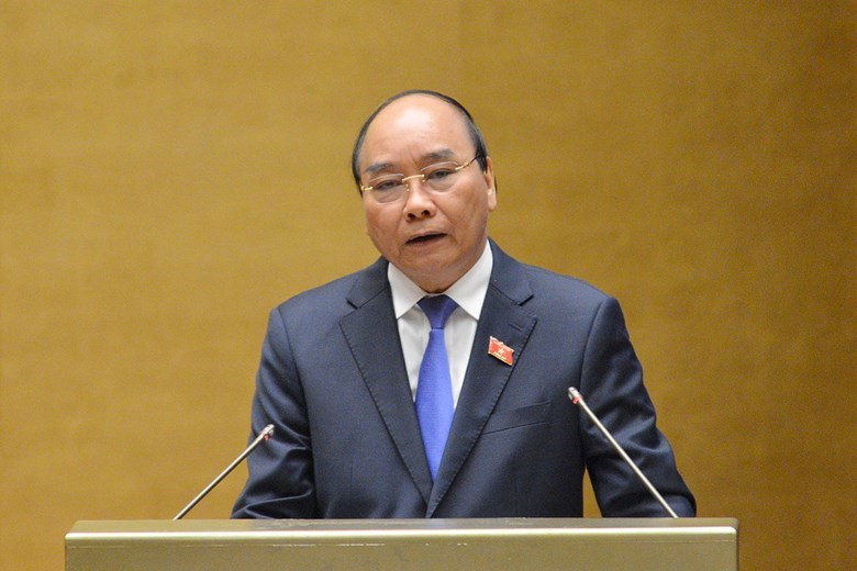 Thủ tướng Chính Phủ Nguyễn Xuân Phúc thông tin tại kỳ họp thứ 10, Quốc hội khóa XIV.