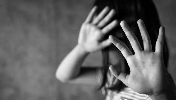 Giải pháp nào ngăn chặn vấn nạn trẻ em gái bị lạm dụng, xân hại? - ảnh 1