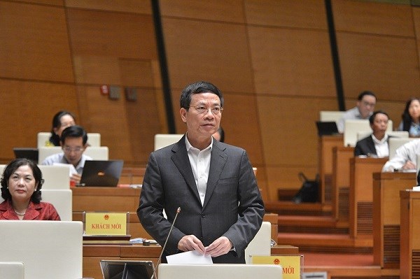Bộ trưởng Bộ Thông tin Truyền thông Nguyễn Mạnh Hùng phát biểu tại hội trường