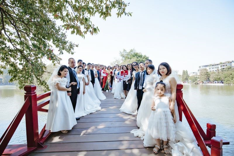 13 cặp đôi khuyết tật chụp ảnh cưới tại cầu Thê Húc