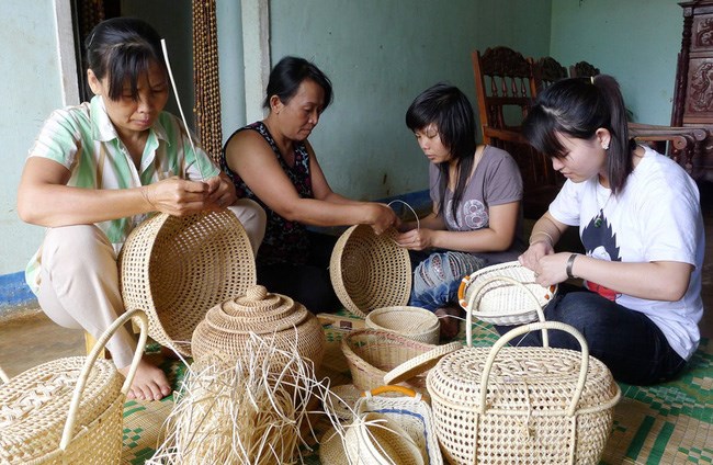 Hà Nội sẽ hỗ trợ truyền nghề thủ công mỹ nghệ cho lao động nông thôn