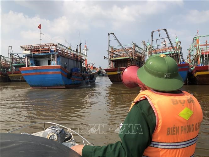Bộ đội Biên phòng tỉnh Quảng Bình chủ động ứng phó với bão số 13. Ảnh: TTXVN phát