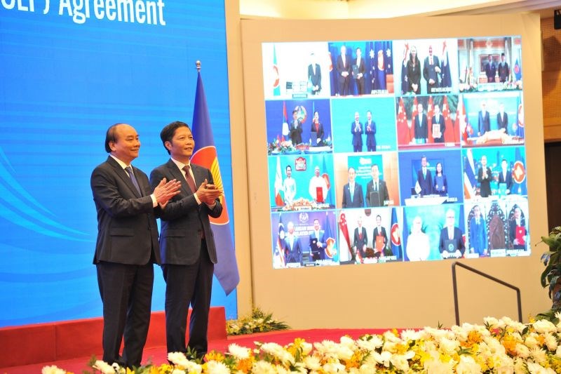 Thủ tướng Chính phủ Nguyễn Xuân Phúc và Bộ trưởng Bộ Công Thương Trần Tuấn Anh