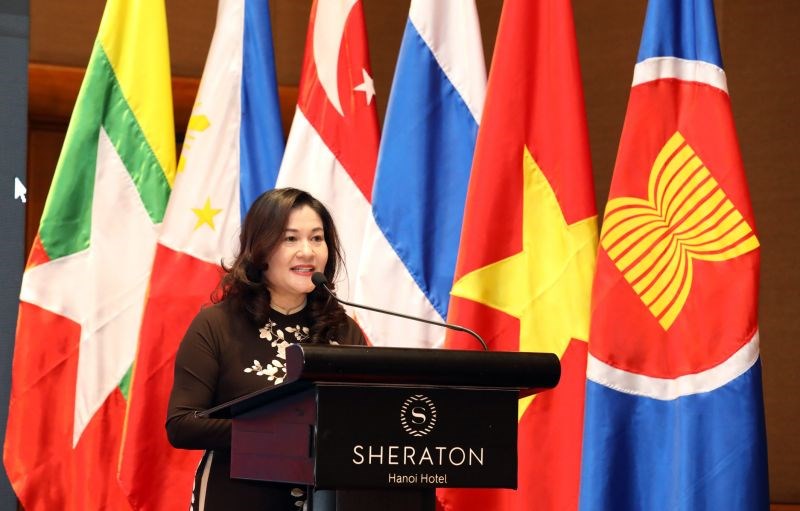 Thứ trưởng Nguyễn Thị Hà hoan nghênh sáng kiến của Ủy ban ACWC và Cao ủy Liên hợp quốc về Người tị nạn cùng phối hợp của Ban Thư ký ASEAN đã xây dựng Báo cáo
