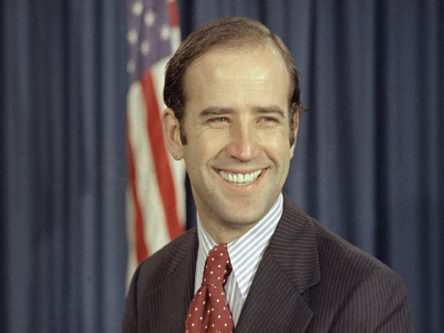Ảnh chụp ông Joe Biden tại Đồi Capitol ở Washington khi ông trở thành thượng nghị sĩ đảng Dân chủ mới đắc cử ngày 13 tháng 12 năm 1972.