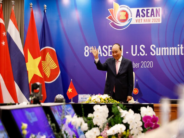 Thủ tướng Nguyễn Xuân Phúc, trên cương vị Chủ tịch ASEAN 2020 chủ trì Hội nghị Cấp cao ASEAN-Hoa Kỳ lần thứ 8.