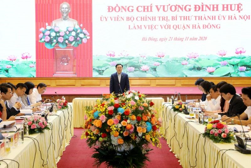 Bí thư Thành ủy Hà Nội Vương Đình Huệ tại buổi làm việc với quận Hà Đông.
