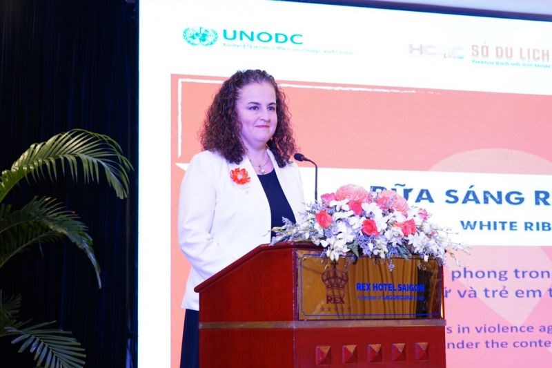 Bà Elisa Fernandez Saenz, Trưởng đại diện UN Women tại Việt Nam nhấn mạnh đến tầm quan trọng của nam giới trong công tác phòng ngừa, ứng phó với bạo lực đối với phụ nữ và trẻ em