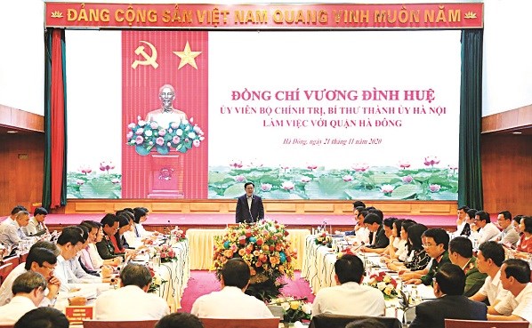 Đồng chí Vương Đình Huệ, Ủy viên Bộ Chính trị, Bí Thư Thành ủy Hà Nội chỉ đạo tại Hội nghị