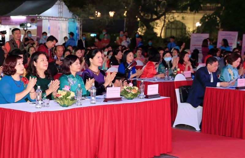 Các đồng chí lãnh đạo Trung ương và thành phố Hà Nội dự lễ khai mạc