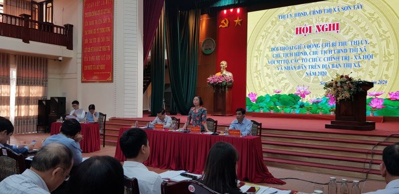 Bí thư Thị ủy Sơn Tây Phạm Thị Thanh Mai giải đáp ý kiến của nhân dân