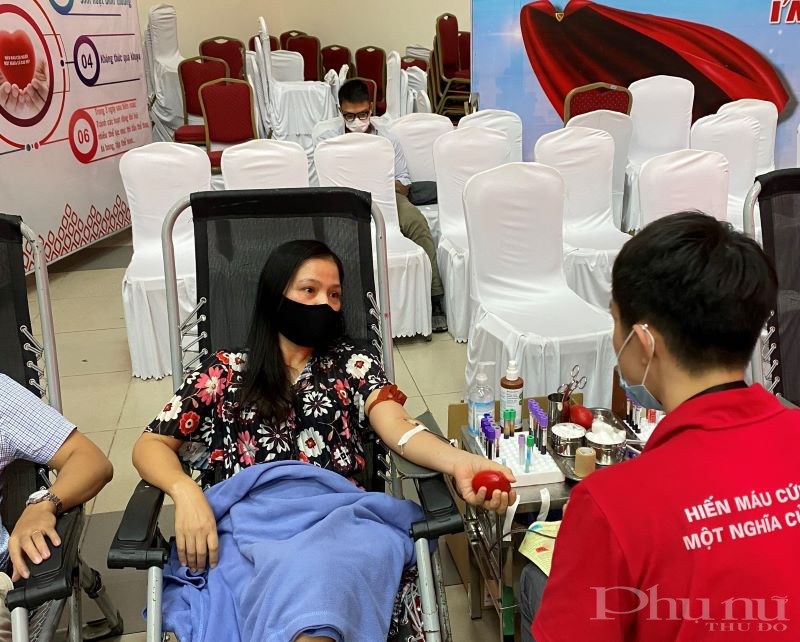 Cán bộ công đoàn Hội LHPN Hà Nội hưởng ứng Ngày hội hiến máu tình nguyện 2020 - ảnh 3