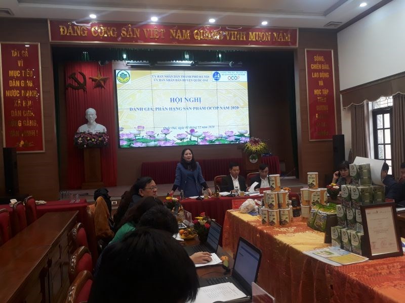 Đồng chí Hoàng Thị Huyền - Phó Chánh Văn phòng Điều phối Chương trình nông thôn mới TP Hà Nội phát biểu