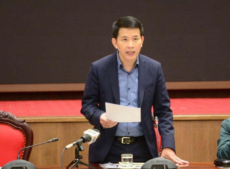 Chủ tịch UBND quận Hoàn Kiếm Phạm Tuấn Long thông tin tại hội nghị
