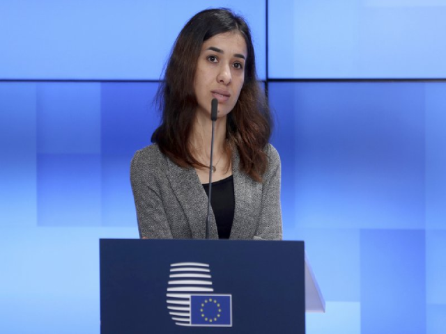 Nadia Murad phát biểu tại tòa nhà Europa của Hội đồng Châu Âu ở Brussels.