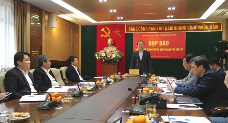 Phó Bí thư Thành ủy, Phó Chủ tịch Thường trực HĐND TP Nguyễn Ngọc Tuấn chủ trì buổi họp báo