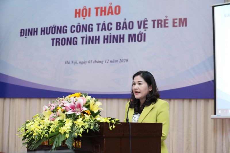 Thứ trưởng Bộ LĐ-TBXH Nguyễn Thị Hà phát biểu tại Hội thảo