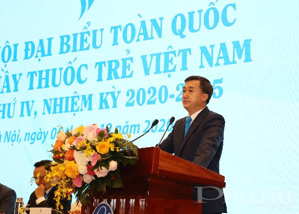 GS.TS Trần Văn Thuấn - Thứ trưởng Bộ Y tế, Chủ tịch Hội Thầy thuốc trẻ Việt Nam lần thứ III phát biểu