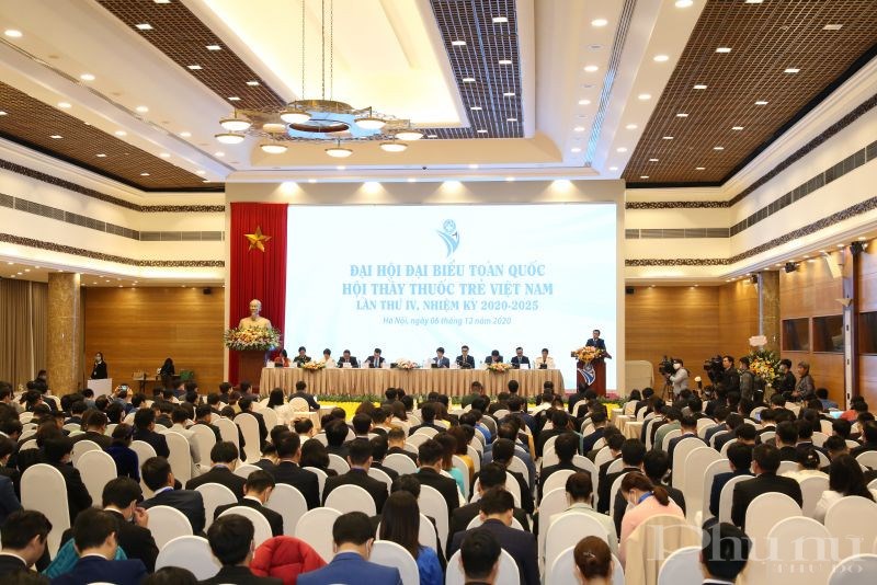 Đại hội đại biểu toàn quốc Hội Thầy thuốc trẻ Việt Nam lần thứ IV diễn ra tại Hà Nội với sự tham dự của gần 500 đại biểu.