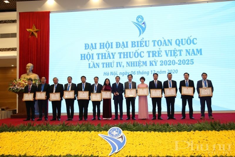 Trung ương Đoàn TNCS Hồ Chí Minh tặng Bằng khen cho 3 tập thể, 8 cá nhân đã có thành tích xuất sắc trong công tác Hội và phong trào Thầy thuốc trẻ Việt Nam giai đoạn 2015-2020